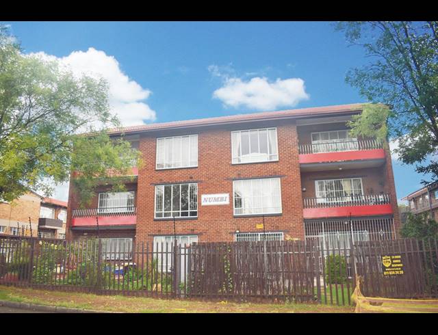 BEDROOM APARTMENT FOR SALE IN NEW REDRUTH